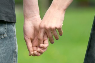 holdinghands-720x481